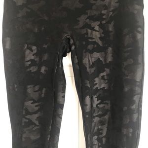 SPANX Camo Leggings new without tags size L